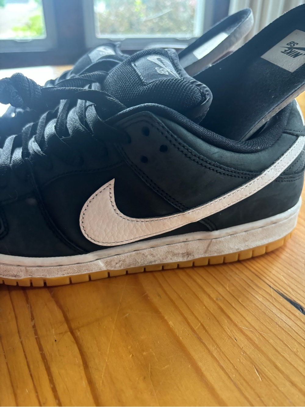 Nike Black Low-Top Skate Shoes with White Midsole - Picture 3 of 6